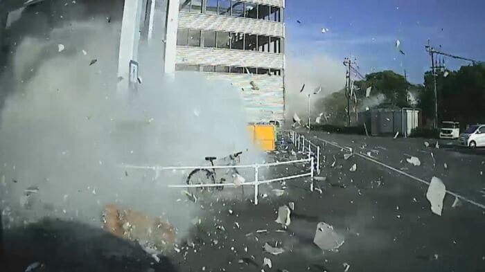 大型商業施設で爆発