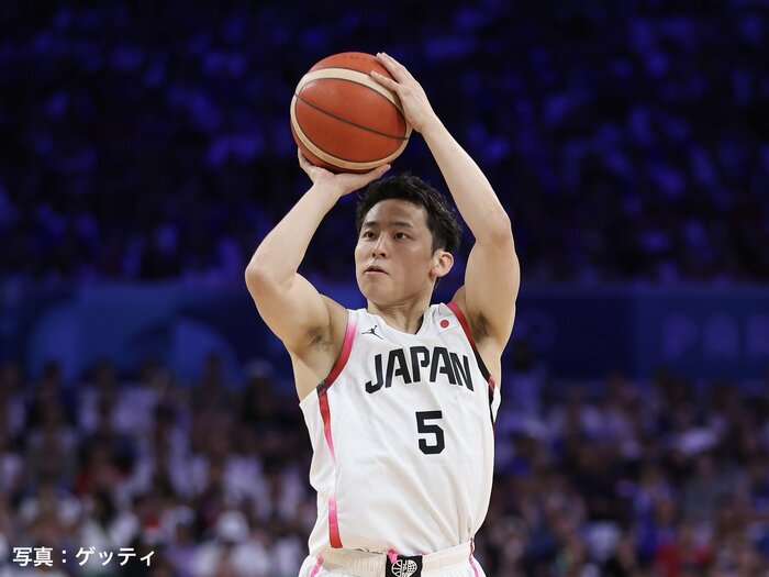 シュートに挑む河村勇輝(7月30日、ピエール・モロワ競技場)