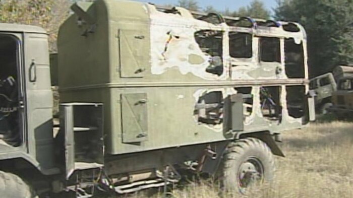 タリバン軍の攻撃によって破壊されたトラック