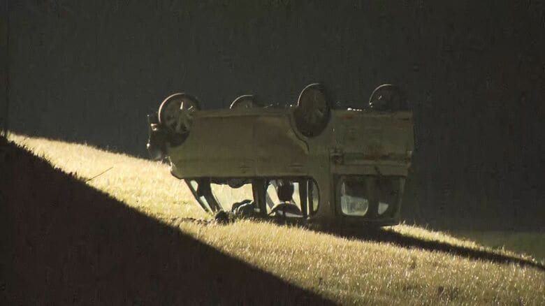 【速報】“定員オーバー”軽乗用車が土手から転落　10代の男女5人搬送　後部座席に乗っていたとみられる17歳少女が死亡　北九州市八幡西区｜FNNプライムオンライン