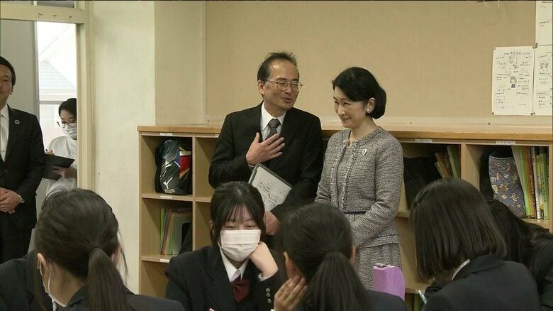 紀子さまも手を挙げてクイズに参加　中学校で結核に関する授業をご視察｜FNNプライムオンライン