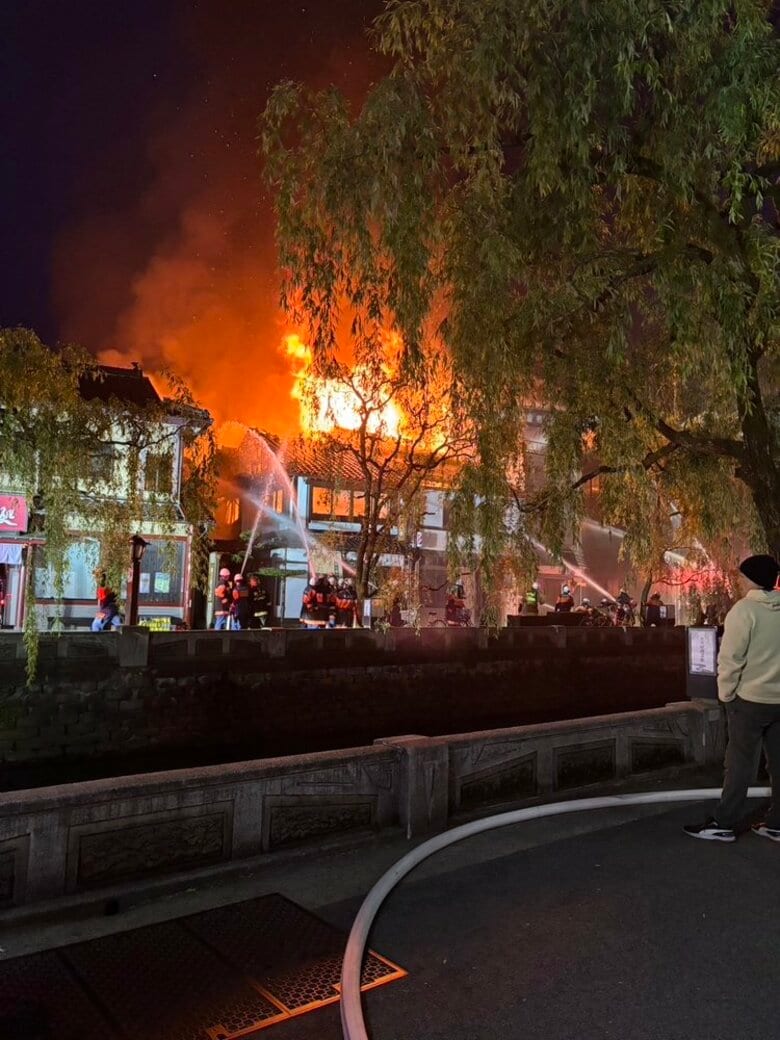 【速報】城崎温泉の旅館で火災　約40人の宿泊客は全員避難を確認　成人男性1人がケガ　兵庫・豊岡市｜FNNプライムオンライン