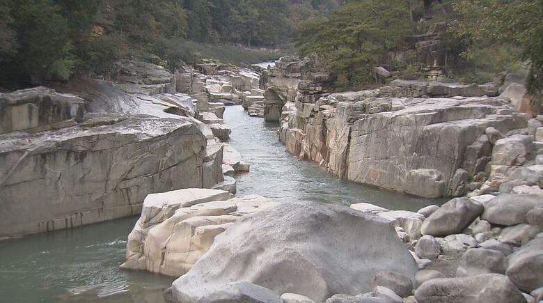 木曽川で行方不明の名古屋市の19歳自衛官の遺体を発見　同僚4人で景勝地「寝覚の床」を訪れて転落　発生から2週間　1人でパトロール中の警察官が発見｜FNNプライムオンライン