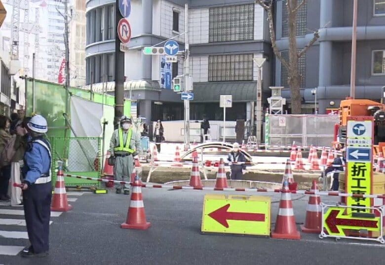 【速報】大阪・梅田に出現した「巨大パイプ」に伴う交通規制　きょう午後３時に全面解除へ｜FNNプライムオンライン