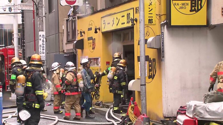 【騒然】「ラーメン二郎 新宿歌舞伎町店」で火事　居合わせた客は15人「普通に営業していた」　出火原因は油への引火か｜FNNプライムオンライン