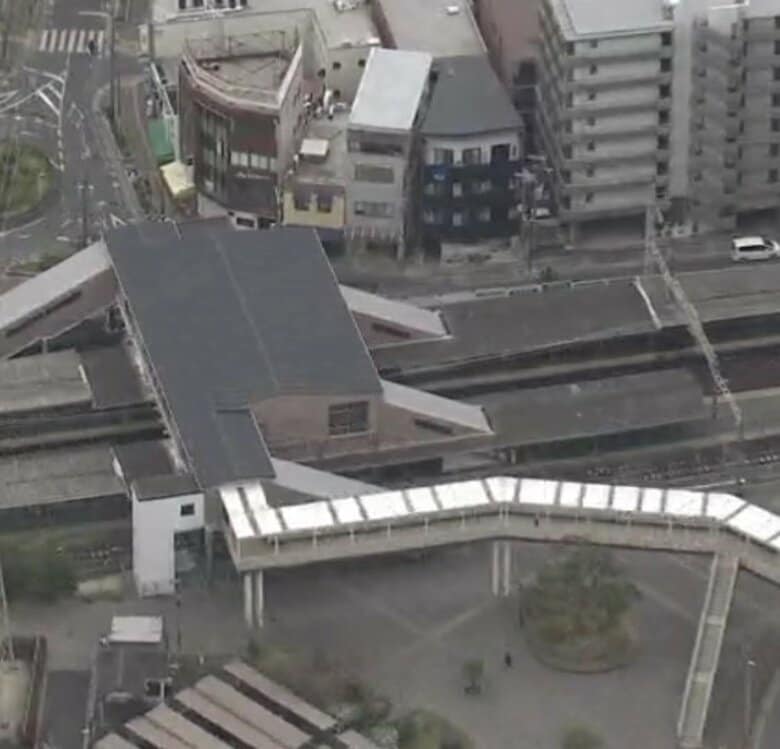 【速報】40代男性が走行中の列車と接触し死亡　20代女性も巻き込まれケガ　運転士も軽傷　乗客も体調不良を訴え搬送　南海高野線・白鷺駅｜FNNプライムオンライン