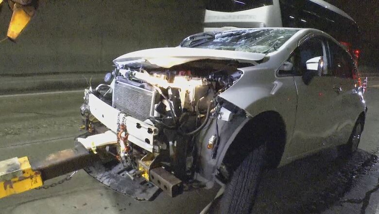トンネルで事故　4歳、10歳、12歳の子供3人含む6人搬送　乗用車と大型トラックが正面衝突　どちらかの車が反対車線にはみ出したか｜FNNプライムオンライン