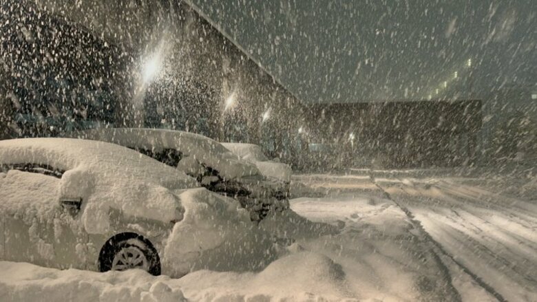 新潟県に『顕著な大雪に関する気象情報』を発表　新潟市で3時間に26cmの降雪　除雪が困難となる積雪の恐れ　不要不急の外出控えて｜FNNプライムオンライン