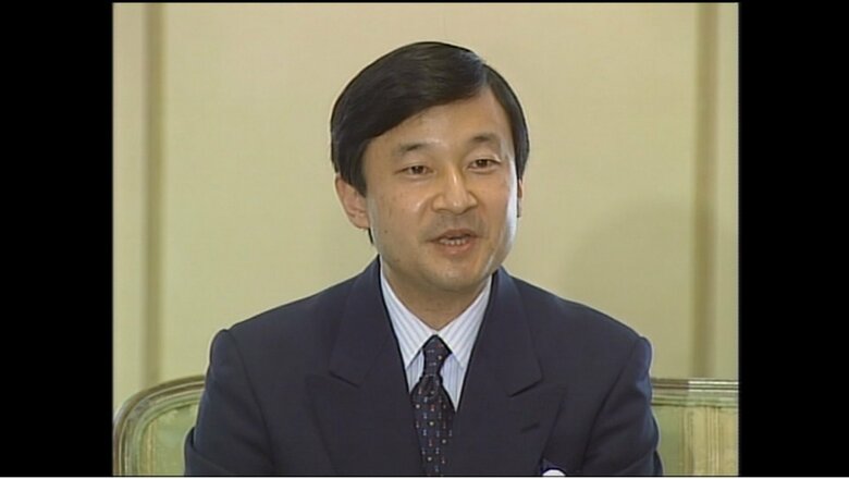 会見で同行記者団の質問に答えられた　2001年5月