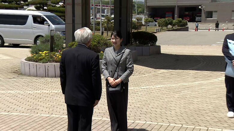 富来行政センターに到着された愛子さま