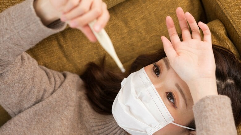明らかな発熱状態では接種を受けられない（画像はイメージ）