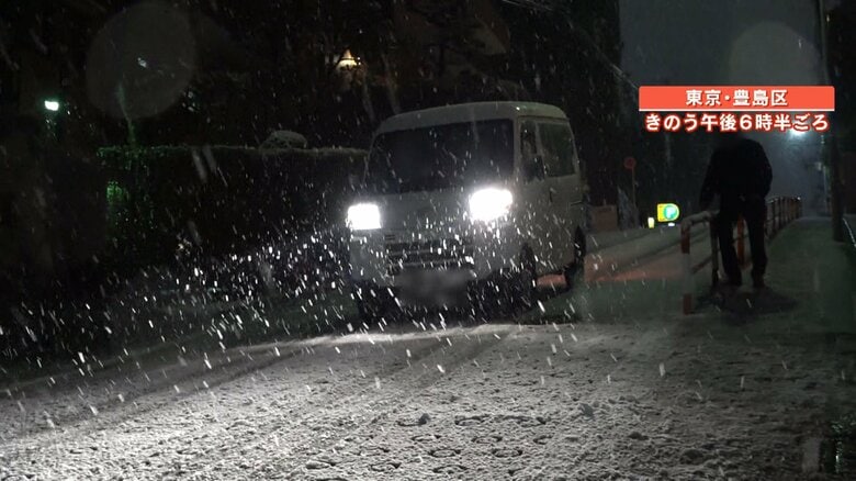 滑るようになりながら、ゆっくりと進む車