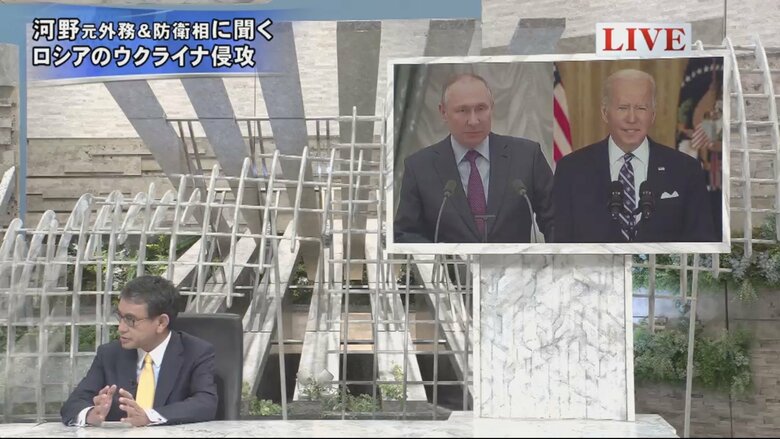河野太郎 自民党 広報本部長、プーチン ロシア大統領（画面左）、バイデン アメリカ大統領（画面右）