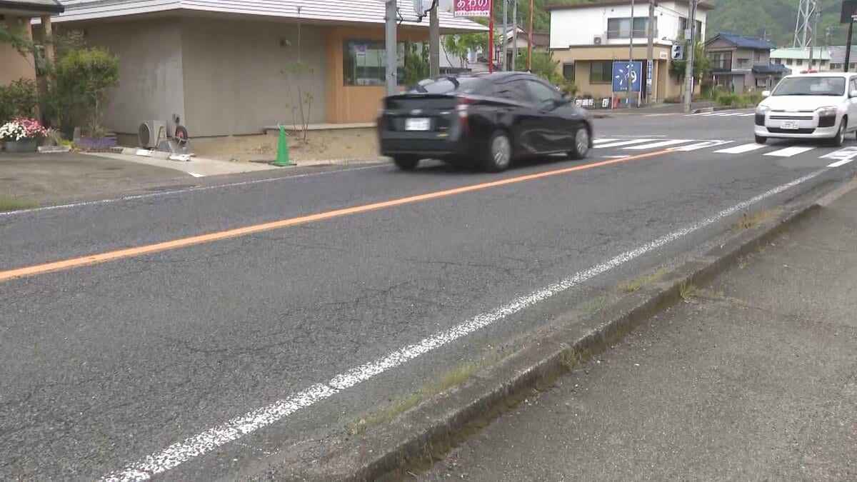 前の車が自転車に気づきブレーキか...約50人が乗った路線バスが交差点で車に追突 乗客1人がケガをして救急搬送
