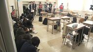 『弾道ミサイル』飛来を想定　高校の生徒らが対応訓練　ガラスの…
