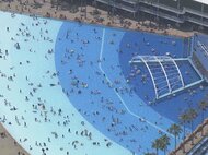 2度目の我慢の夏…4連休初日の各地に“感染対策×夏満喫”の姿 海では「他人のそばに行かないように…」