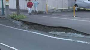 札幌市内で道路が隆起 液状化現象か 北海道で震度6強