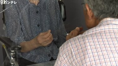 ガラス越しに…認知症の妻は笑顔を返し「手をつなごう」 介護施設も「面会制限」
