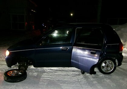 「氷がついていると思い気にしていなかった」50代女性が運転する軽乗用車の前タイヤ脱落＿バックの際に外れる＿自ら交換→増し締め→車検通るも…警察「異音がした場合はすぐに安全な場所に停車を」北海道旭川市