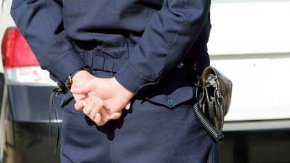 交番襲撃で奪われた命。 “奪われにくい”拳銃入れを前倒し配備へ