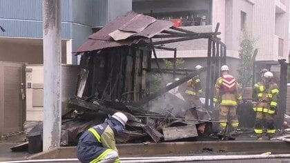 “落雷”が原因の可能性… 2階建ての空き家で火災 約1時間で消し止められケガ人なし 発生時は市内に雷注意報