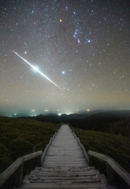 「とんでもない流星が撮れた」美しすぎる写真が話題! 大変だった撮影舞台裏…他の作品もお見事