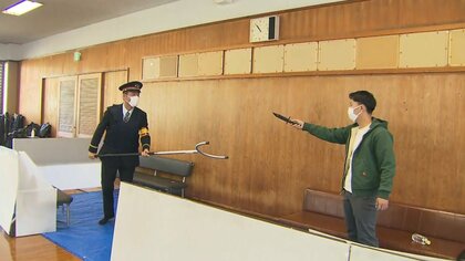 横浜･電車内で無差別殺傷事件　警察官と駅員らが訓練