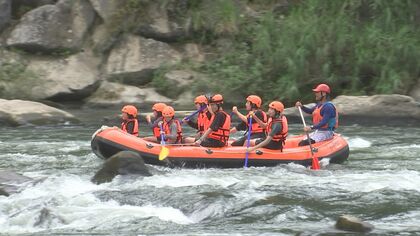 迫力満点　雄大な景色の中で“ラフティング体験”＆川辺で“アウトドアサウナ”　パリ五輪日本代表も合宿に【大分発】