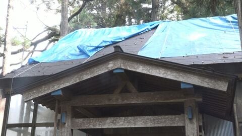 「犯人には元に戻して欲しい」屋根の銅板を剥がされた神社　地区住民の積立金で修繕も…費用かさみ苦悩　人口減少で“無人神社”の管理が課題に