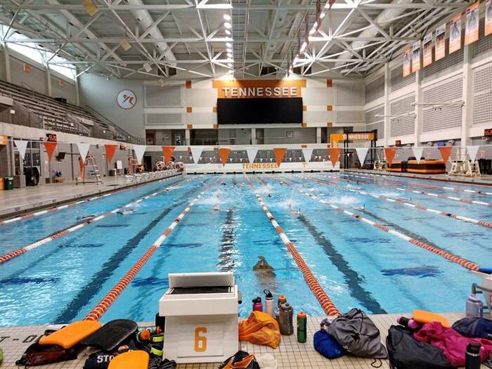 テネシー大学の競泳メインプール(50m長水路:練習や大会の際は25ヤードに仕切って使用)