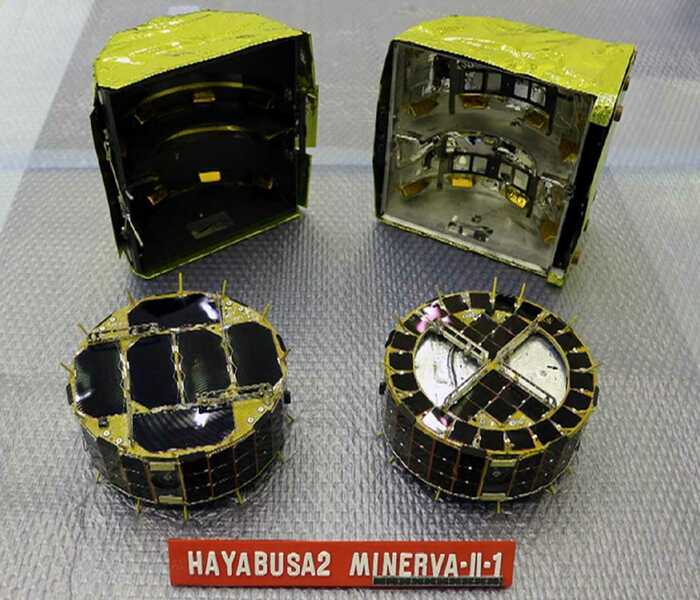 はやぶさが投下した小型探査ロボット「ミネルバ2」(提供:JAXA)