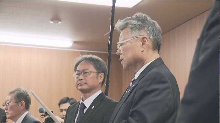 知事に報告