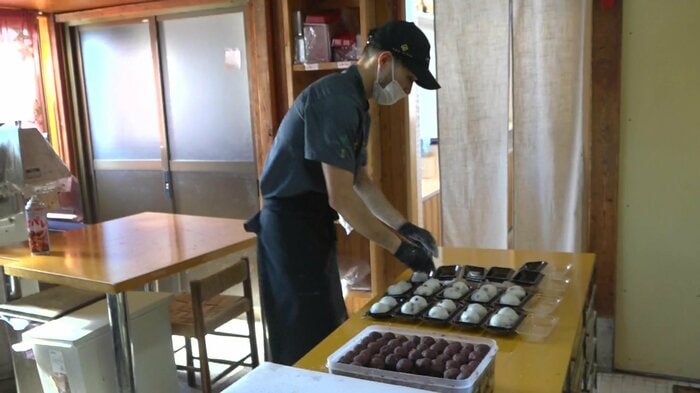 3種類の大福を作るダニエルさん