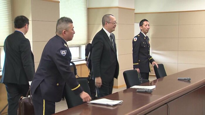佐賀県庁を訪れた九州防衛局の江原康雄局長ら(2025年4月15日)