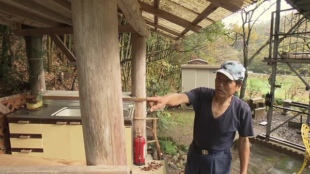 発見当時の状況を説明する杉田さん「ここにいたんです」
