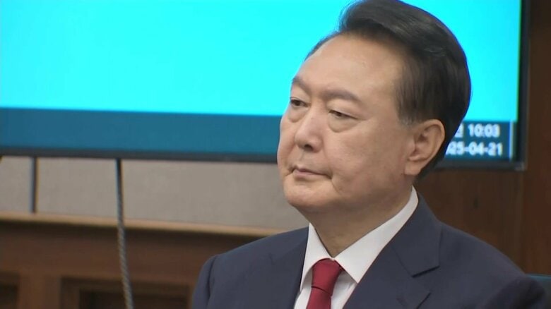「上下紺色のスーツに赤いネクタイ」韓国の尹錫悦氏の刑事裁判で2回目の公判　内乱首謀罪は死刑か無期懲役も｜FNNプライムオンライン