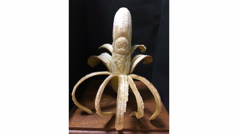 妖怪「アマビエ」のバナナ彫刻が話題…どのくらい保つの？ “儚い作品”のこだわりを聞いた　｜FNNプライムオンライン