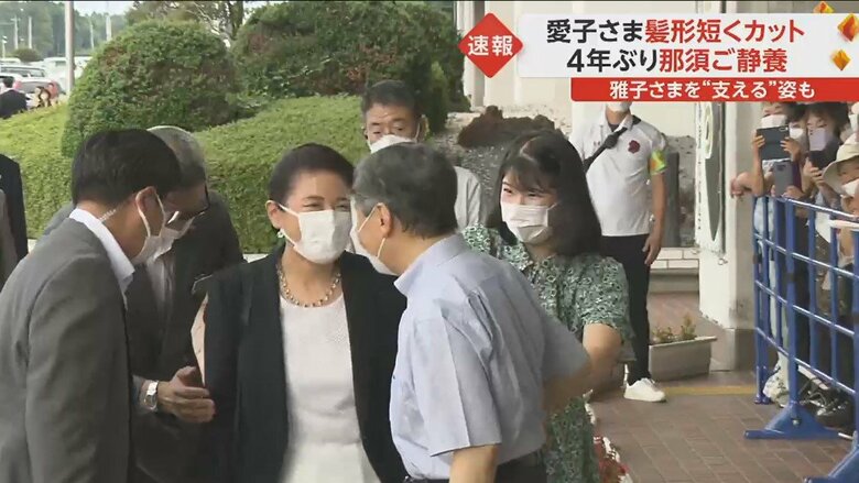 会話に熱中されたためか、置いてあったプランターに足を取られた皇后さま