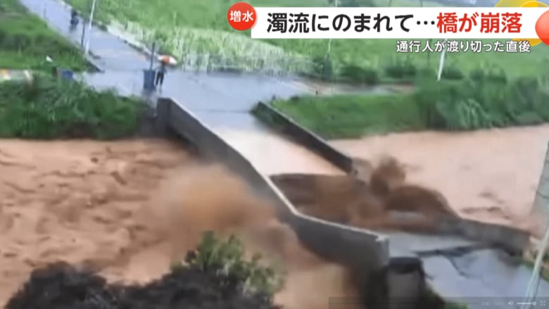 人が渡りきった直後に橋が崩落する一部始終（5）