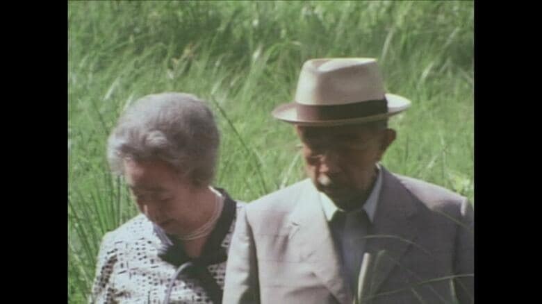 昭和53（1978）年8月　那須御用邸内を散策する昭和天皇・香淳皇后