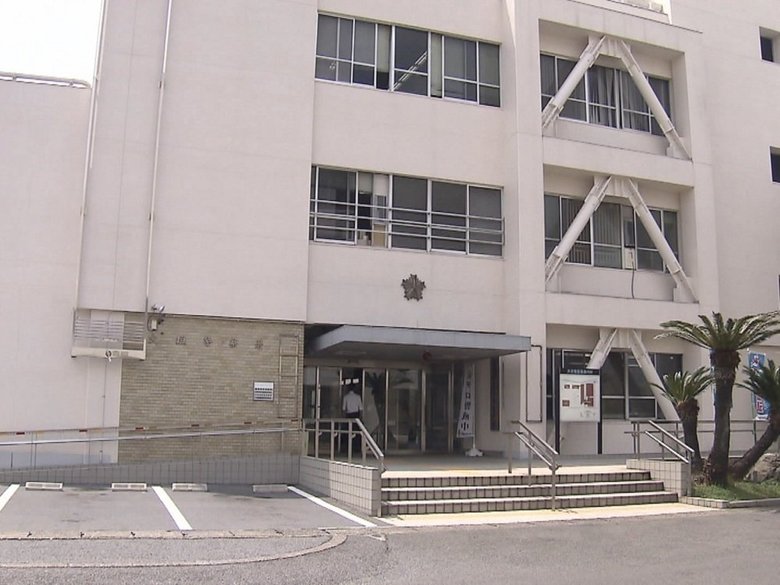 【速報】スーパーマーケットに80代女性運転の車が突っ込む 店にいた客1人が負傷の模様