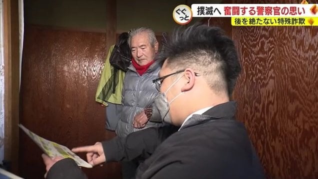 手口や対策を伝える勝俣巡査長