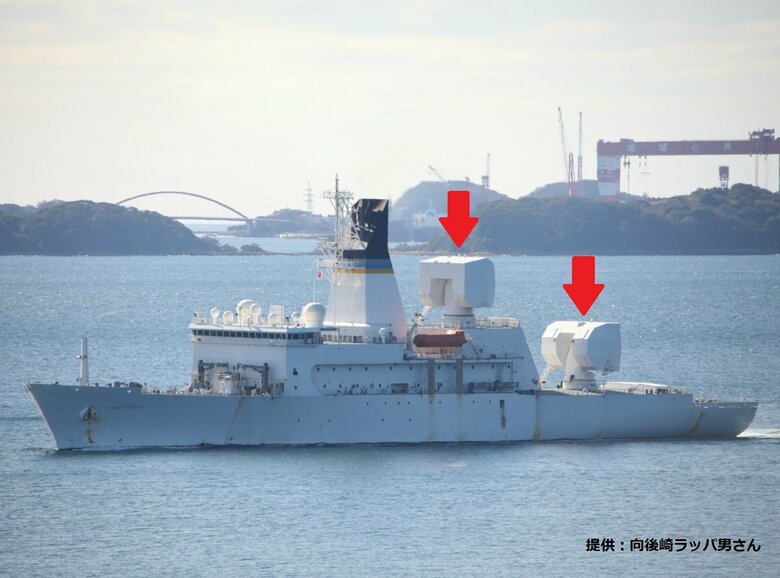 米軍ミサイル追跡艦「ハワード・O・ローレンツェン」 矢印はミサイル追跡用のレーダー「コブラ・キング」