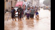 スペイン東部バレンシアで豪雨による鉄砲水　60人超死亡