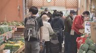 混雑するスーパーマーケットは感染リスクが高い!? 浮上する“入場制限案”とその課題とは?