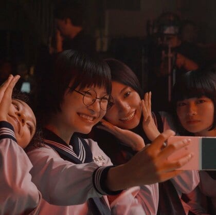 新しい学校のリーダーズ　今年の漢字は“首”　SUZUKA「振りまくりました！」お決まりのあいさつも特別バージョンで披露