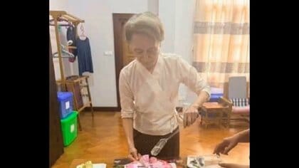 アウンサンスーチー氏の新たな写真2枚　新軍政権が異例の公開　スーチー氏次男「重要な第一歩だが、最後の一歩であってはならない」