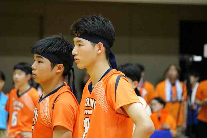小西出隼翔選手(右)と元沢想主将(左)