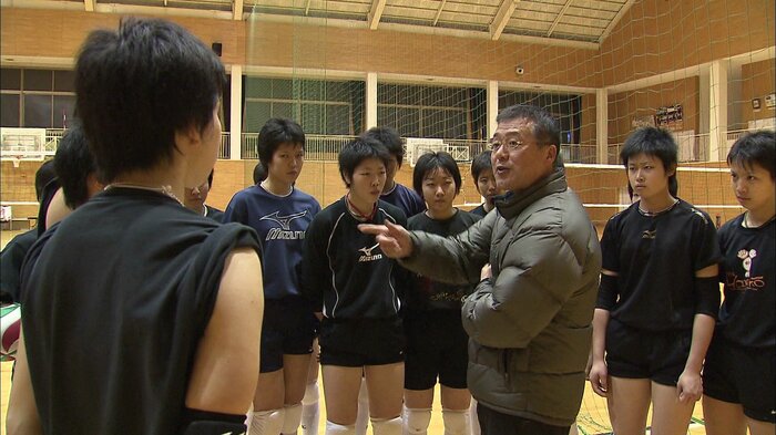 「周りを見ろ、感謝と思いやる心を持て」と指導する井上さん