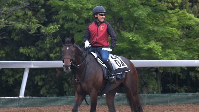 自ら管理馬に騎乗する福永祐一調教師